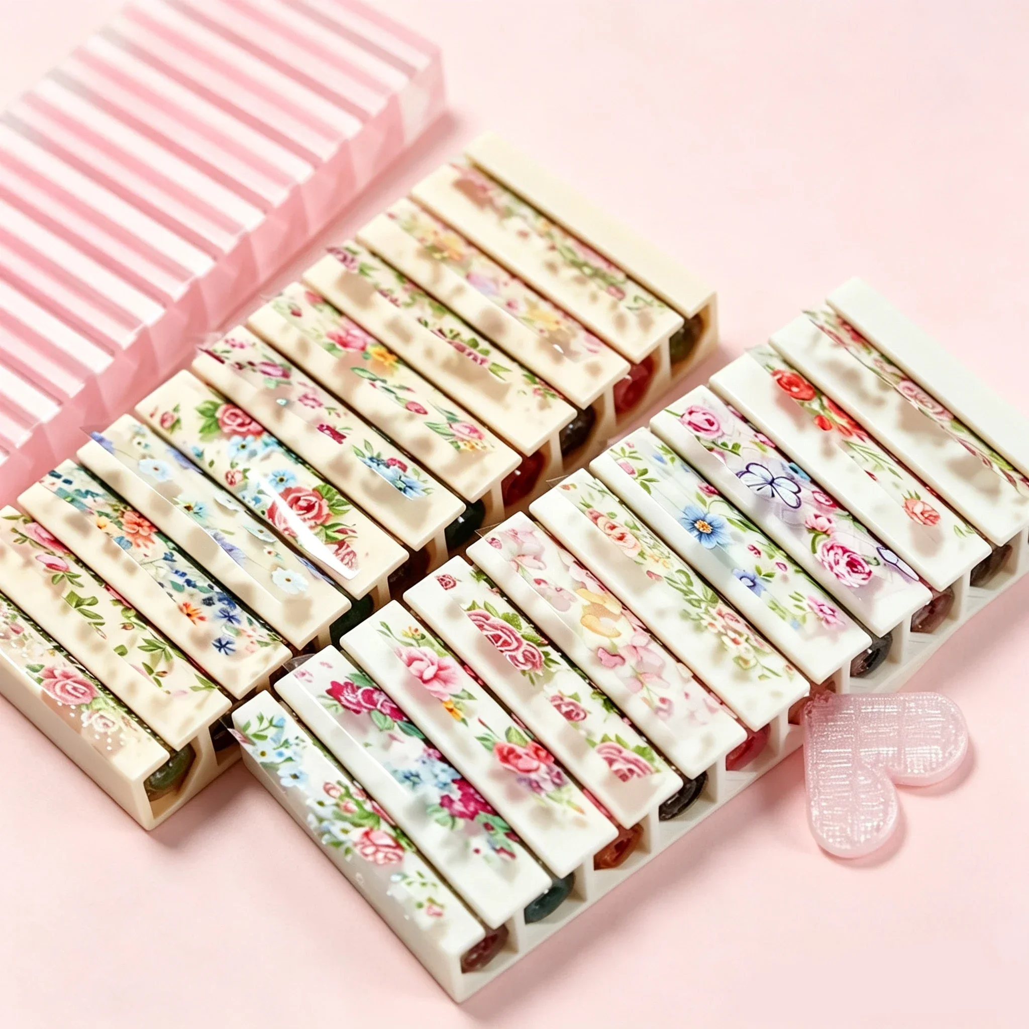 Nail Art Pinterest - صندوق تخزين محمول بـ 10 أقسام