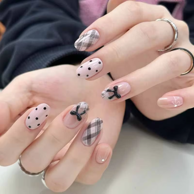 24 قطعة أظافر صناعية لاصقة بتص - مراجعة Nail Art Wedding وسعره