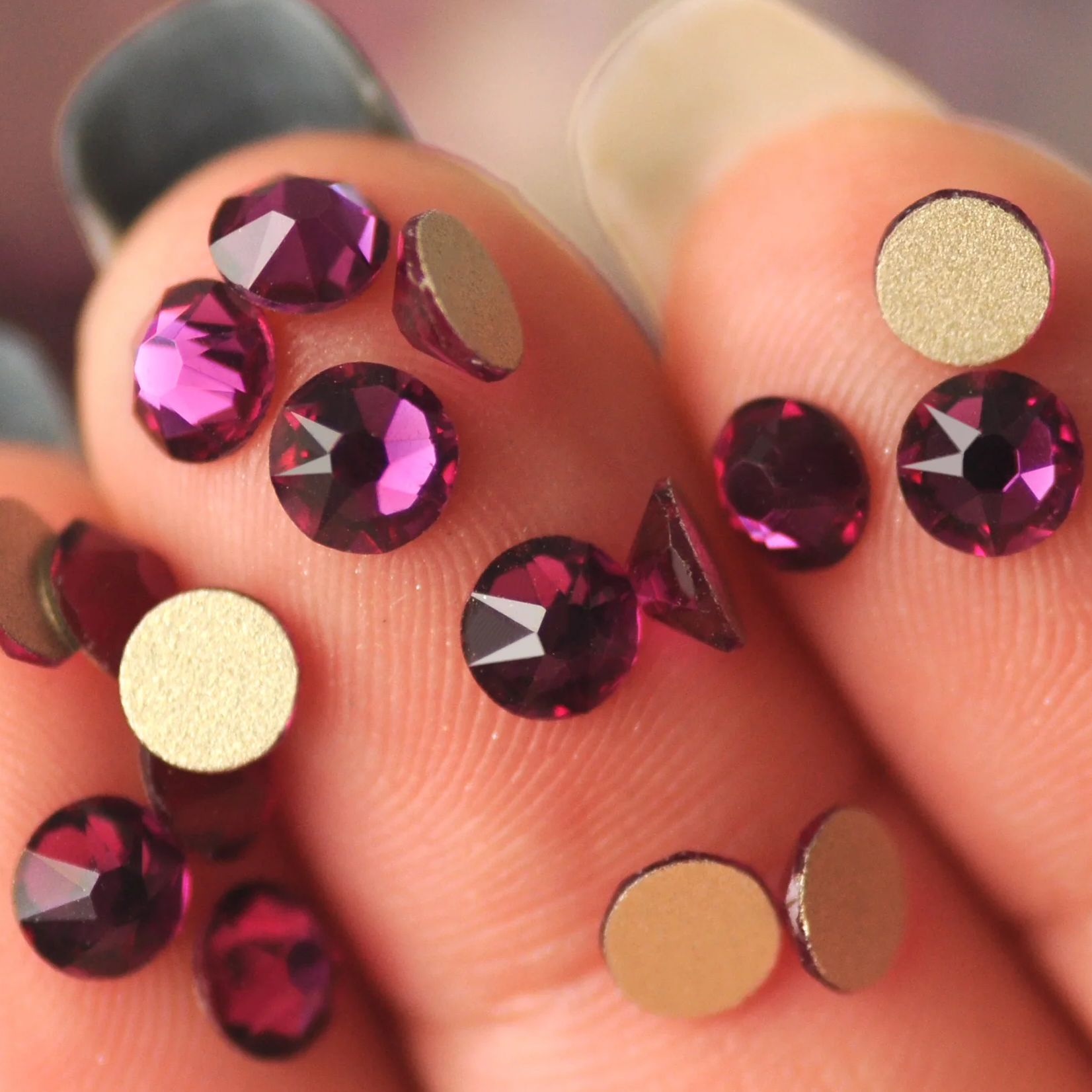 كريستالات شيريوس 8 الكبيرة و8  - مراجعة Nail Art Fuchsia وسعره
