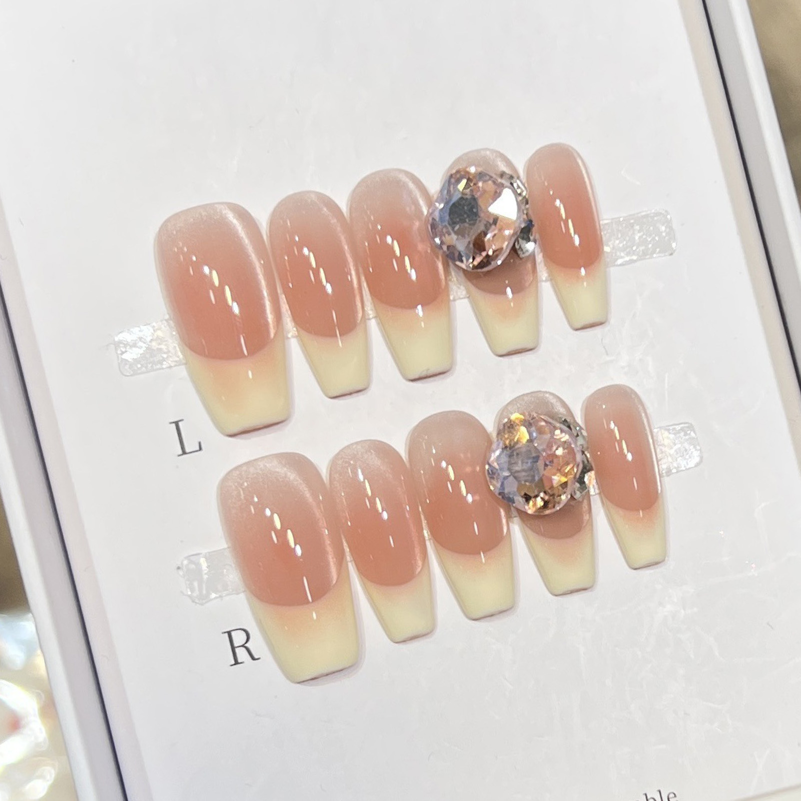 10 قطعة النساء الوردي الصحافة  - مراجعة Nail Art Wedding وسعره